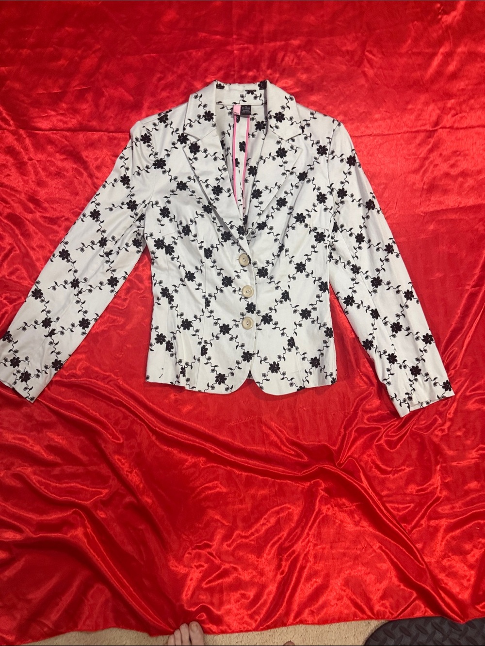 WOW POSHMARK - Authentic ITSU Floral Embroidered Blazer